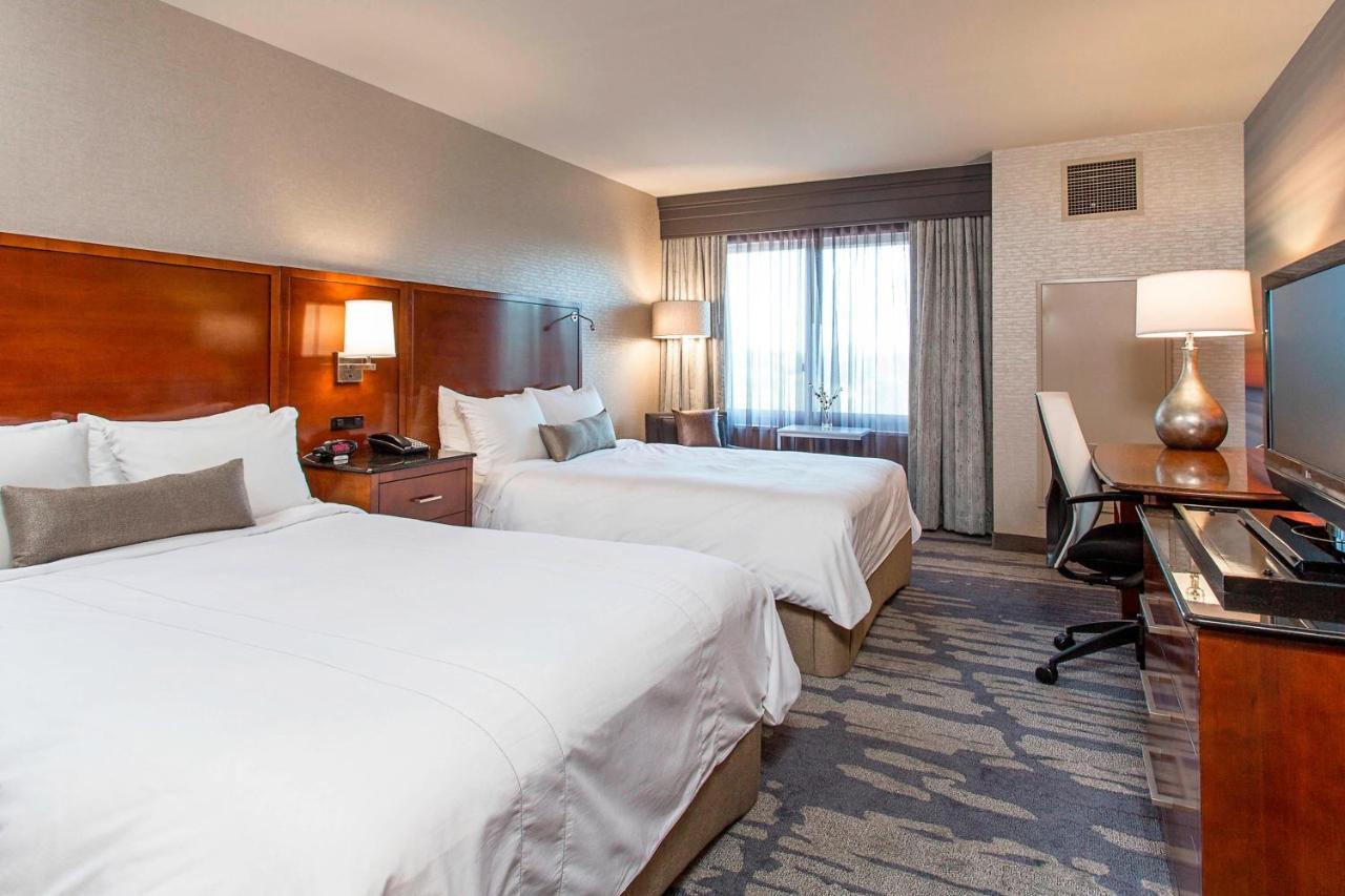 Rochester Airport Marriott Exterior foto