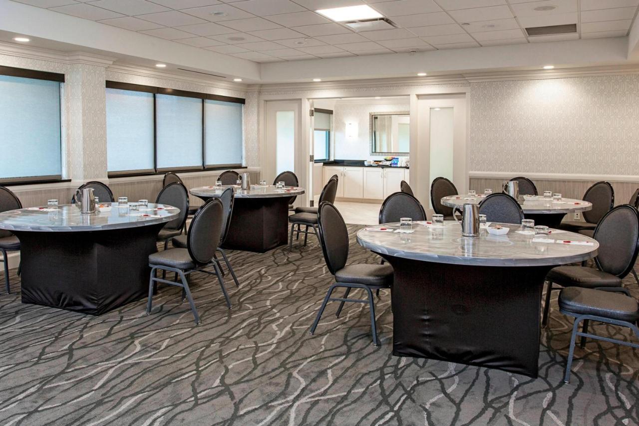 Rochester Airport Marriott Exterior foto