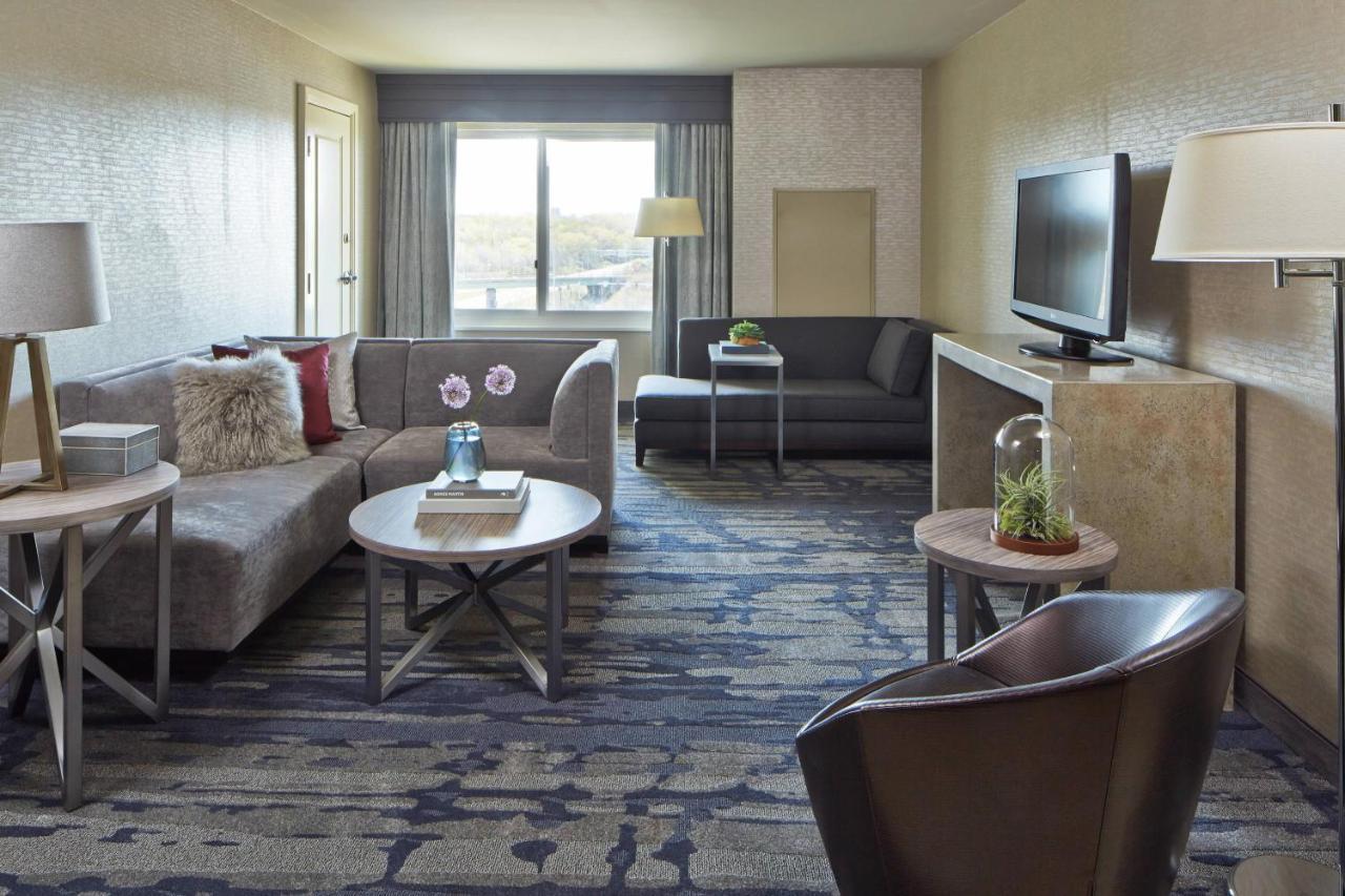 Rochester Airport Marriott Exterior foto