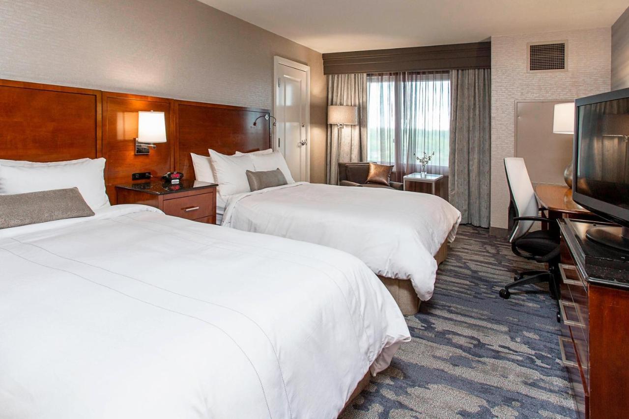 Rochester Airport Marriott Exterior foto