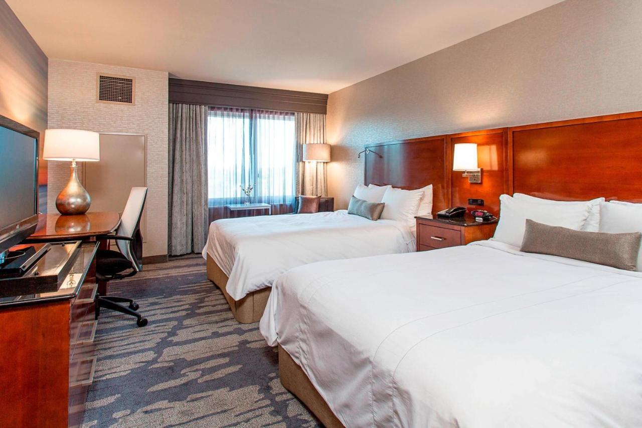 Rochester Airport Marriott Exterior foto