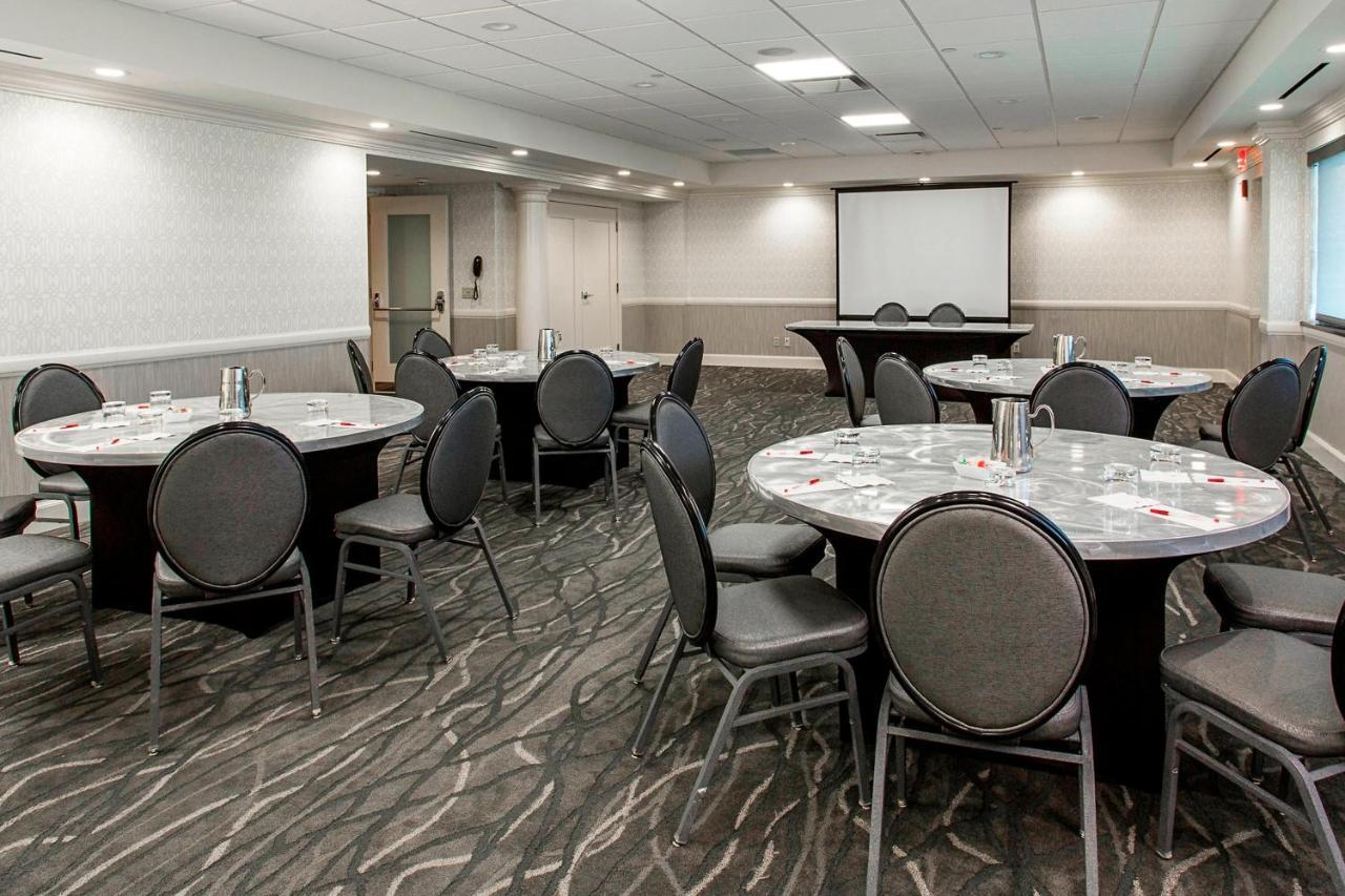 Rochester Airport Marriott Exterior foto