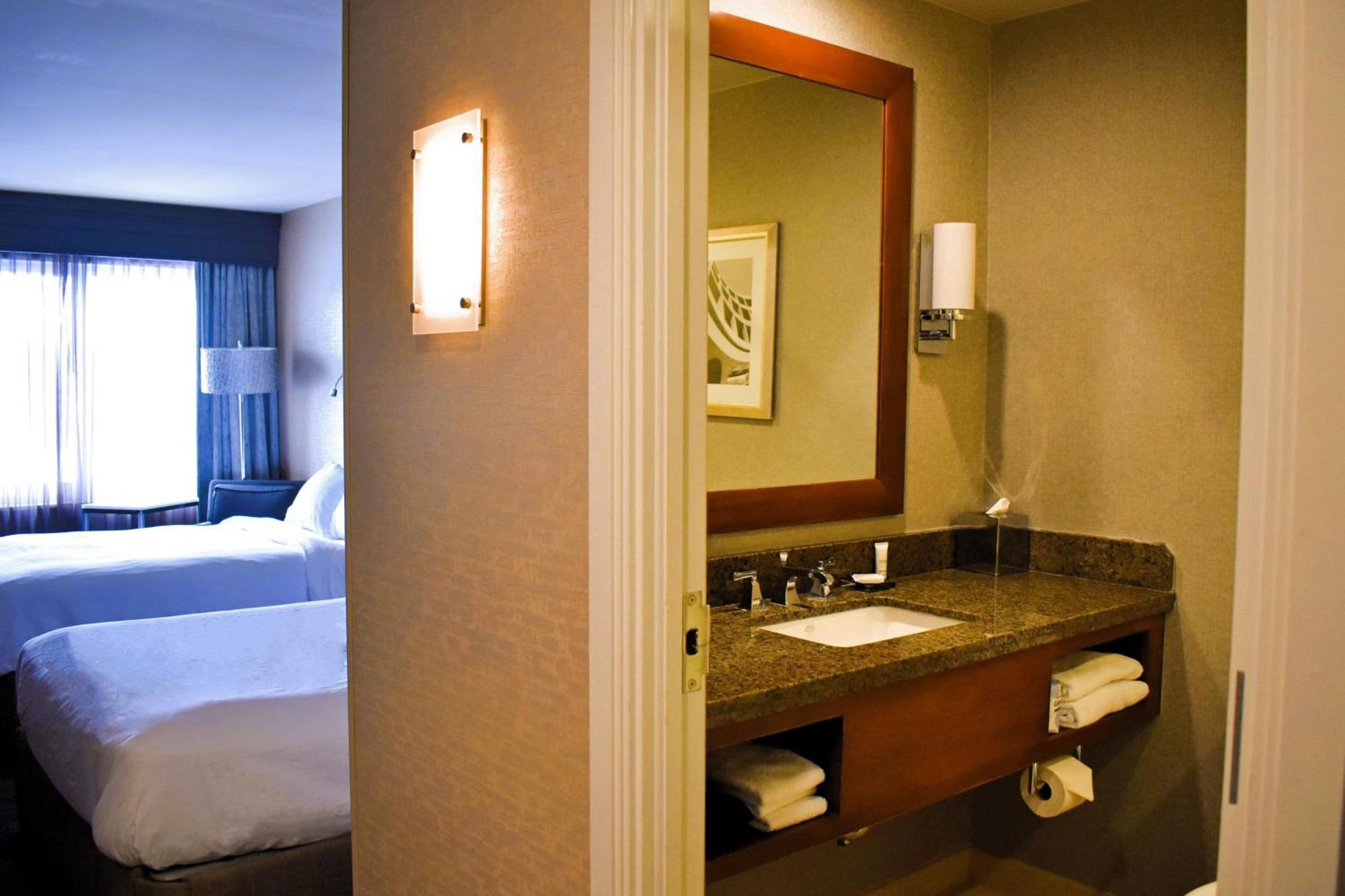 Rochester Airport Marriott Exterior foto